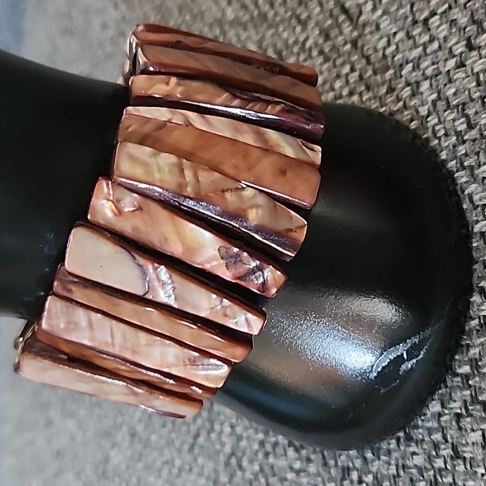 Shell bangle - Picture 2 of 3